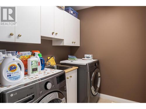 843 Woodhaven Court, Kelowna, BC - Indoor Photo Showing Laundry Room