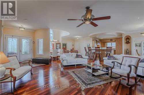 38 Chantine Drive, South Stormont, ON - Indoor Photo Showing Living Room