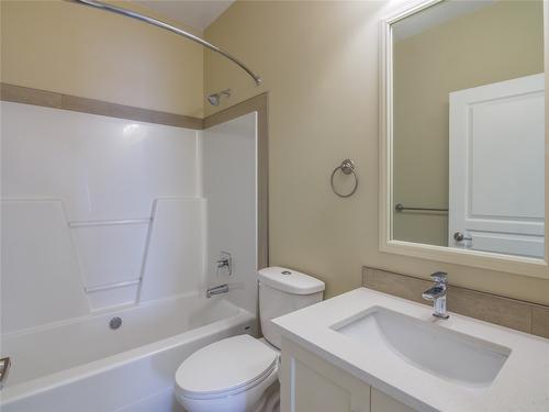 136-1675 Penticton Avenue, Penticton, BC - Indoor Photo Showing Bathroom