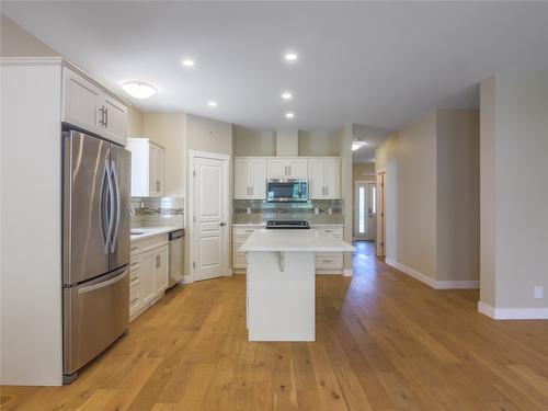 136-1675 Penticton Avenue, Penticton, BC - Indoor Photo Showing Kitchen