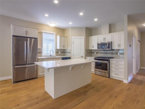 136-1675 Penticton Avenue, Penticton, BC - Indoor Photo Showing Kitchen With Upgraded Kitchen