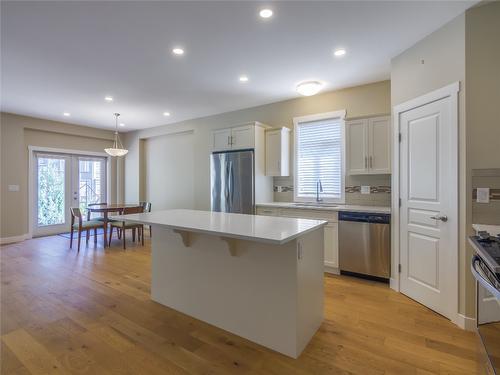 136-1675 Penticton Avenue, Penticton, BC - Indoor Photo Showing Kitchen With Upgraded Kitchen