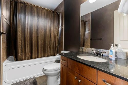 6953 Terazona Drive, Kelowna, BC - Indoor Photo Showing Bathroom