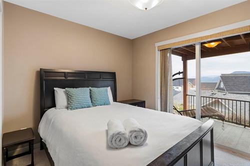 6953 Terazona Drive, Kelowna, BC - Indoor Photo Showing Bedroom