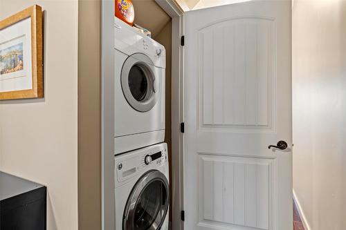 6953 Terazona Drive, Kelowna, BC - Indoor Photo Showing Laundry Room