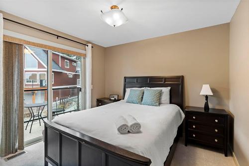 6953 Terazona Drive, Kelowna, BC - Indoor Photo Showing Bedroom