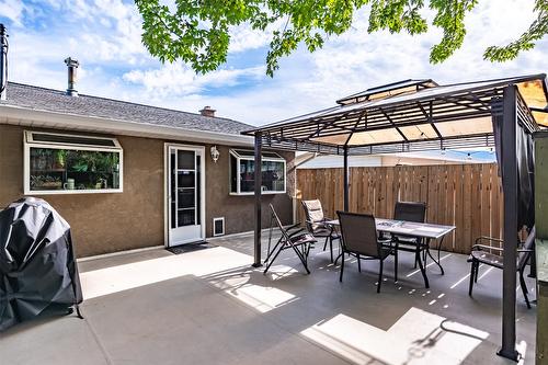 8517 Tomlin Street, Summerland, BC - Outdoor With Deck Patio Veranda With Exterior