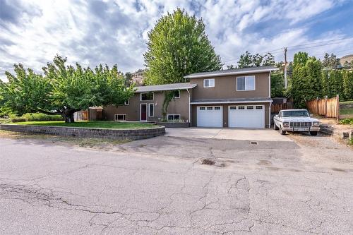 8517 Tomlin Street, Summerland, BC - Outdoor