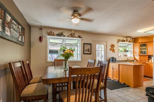 8517 Tomlin Street, Summerland, BC - Indoor Photo Showing Dining Room