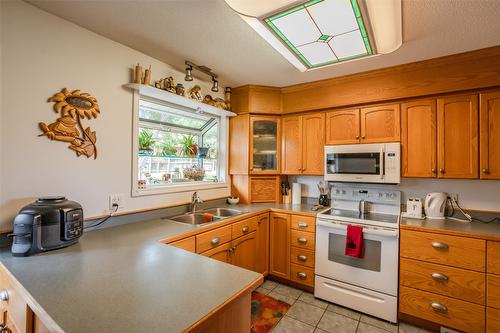 8517 Tomlin Street, Summerland, BC - Indoor Photo Showing Kitchen With Double Sink