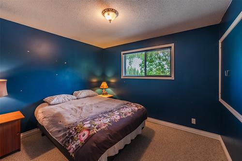 8517 Tomlin Street, Summerland, BC - Indoor Photo Showing Bedroom