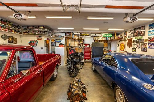 8517 Tomlin Street, Summerland, BC - Indoor Photo Showing Garage