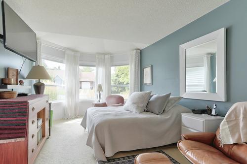 1749 Highland Drive, Kelowna, BC - Indoor Photo Showing Bedroom