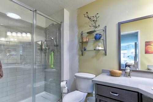 1749 Highland Drive, Kelowna, BC - Indoor Photo Showing Bathroom