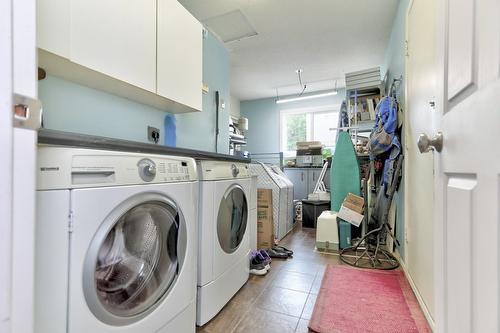 1749 Highland Drive, Kelowna, BC - Indoor Photo Showing Laundry Room