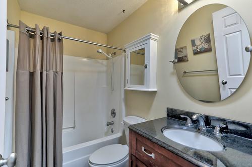 1749 Highland Drive, Kelowna, BC - Indoor Photo Showing Bathroom