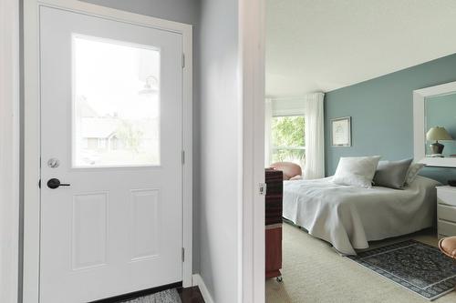 1749 Highland Drive, Kelowna, BC - Indoor Photo Showing Bedroom