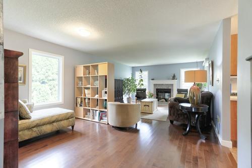 1749 Highland Drive, Kelowna, BC - Indoor