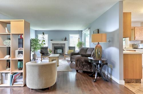 1749 Highland Drive, Kelowna, BC - Indoor Photo Showing Living Room With Fireplace