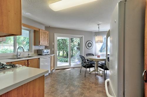 1749 Highland Drive, Kelowna, BC - Indoor Photo Showing Other Room