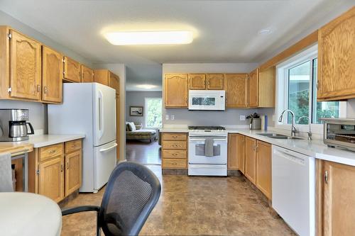 1749 Highland Drive, Kelowna, BC - Indoor Photo Showing Kitchen With Double Sink