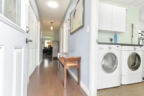 1749 Highland Drive, Kelowna, BC - Indoor Photo Showing Laundry Room