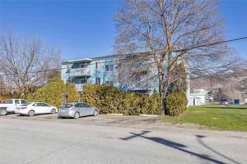 301-150 Scarboro Road, Kelowna, BC - Outdoor