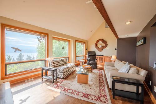 4920 North Naramata Road, Naramata, BC - Indoor Photo Showing Living Room