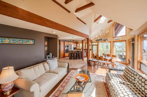 4920 North Naramata Road, Naramata, BC - Indoor Photo Showing Living Room