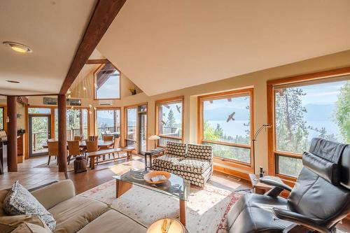 4920 North Naramata Road, Naramata, BC - Indoor Photo Showing Living Room