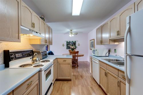 216-3163 Richter Street, Kelowna, BC - Indoor Photo Showing Kitchen With Double Sink