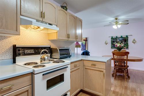 216-3163 Richter Street, Kelowna, BC - Indoor Photo Showing Kitchen