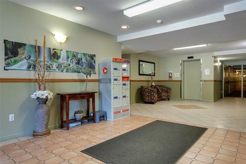 216-3163 Richter Street, Kelowna, BC - Indoor Photo Showing Other Room