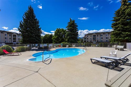 216-3163 Richter Street, Kelowna, BC - Outdoor With In Ground Pool