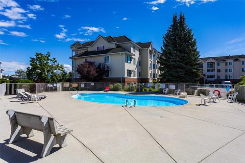 216-3163 Richter Street, Kelowna, BC - Outdoor With In Ground Pool