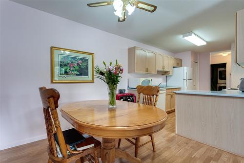 216-3163 Richter Street, Kelowna, BC - Indoor Photo Showing Dining Room