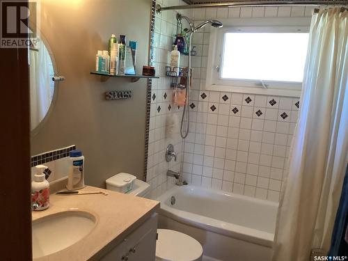 112 Garnet Street, Regina, SK - Indoor Photo Showing Bathroom