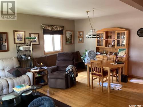 112 Garnet Street, Regina, SK - Indoor Photo Showing Living Room