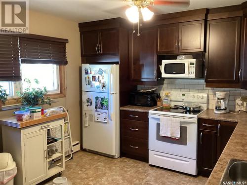 112 Garnet Street, Regina, SK - Indoor Photo Showing Kitchen