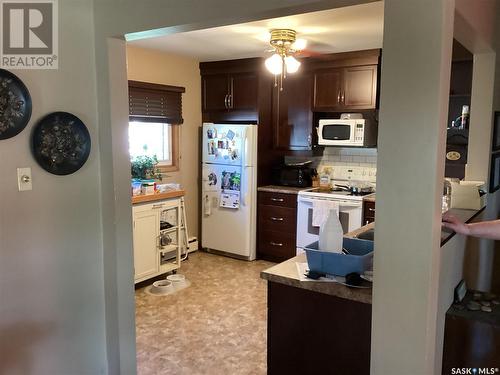 112 Garnet Street, Regina, SK - Indoor Photo Showing Kitchen