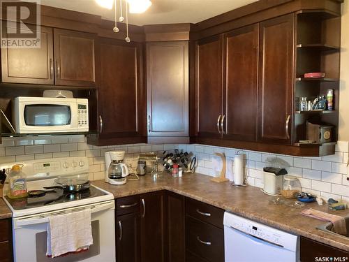 112 Garnet Street, Regina, SK - Indoor Photo Showing Kitchen