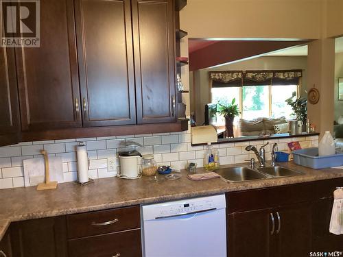 112 Garnet Street, Regina, SK - Indoor Photo Showing Kitchen With Double Sink