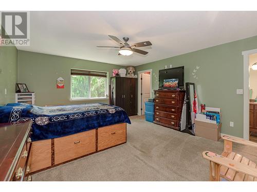 725 Trans Canada Frontage Road, Sicamous, BC - Indoor Photo Showing Bedroom