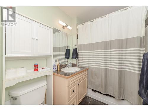 725 Trans Canada Frontage Road, Sicamous, BC - Indoor Photo Showing Bathroom