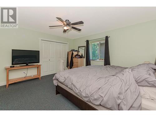 725 Trans Canada Frontage Road, Sicamous, BC - Indoor Photo Showing Bedroom