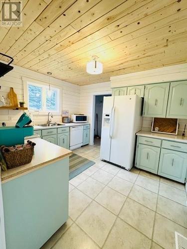 90 Main Street, Twillingate, NL - Indoor Photo Showing Kitchen With Double Sink