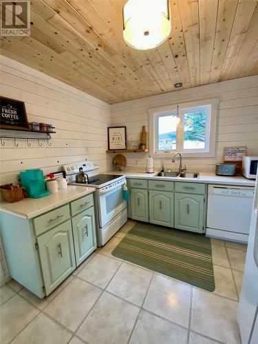 90 Main Street, Twillingate, NL - Indoor Photo Showing Kitchen With Double Sink