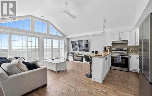 59 Cedar Crest Beach Road, Clarington (Bowmanville), ON - Indoor Photo Showing Kitchen