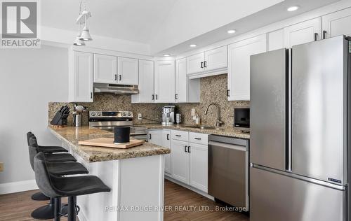 59 Cedar Crest Beach Road, Clarington (Bowmanville), ON - Indoor Photo Showing Kitchen