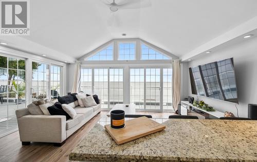 59 Cedar Crest Beach Road, Clarington (Bowmanville), ON - Indoor Photo Showing Living Room